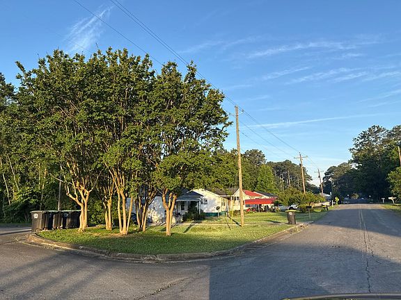4th image of 107 Marshall Ln SW