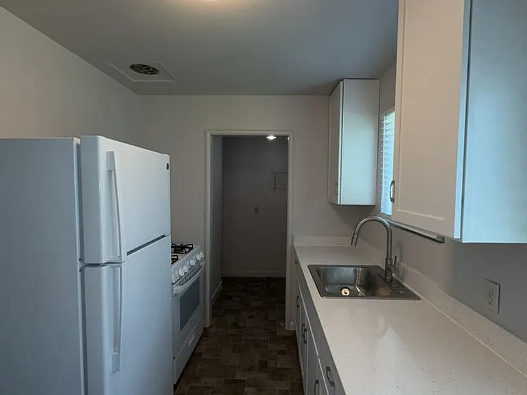 518 Carpenter St — Photo 6