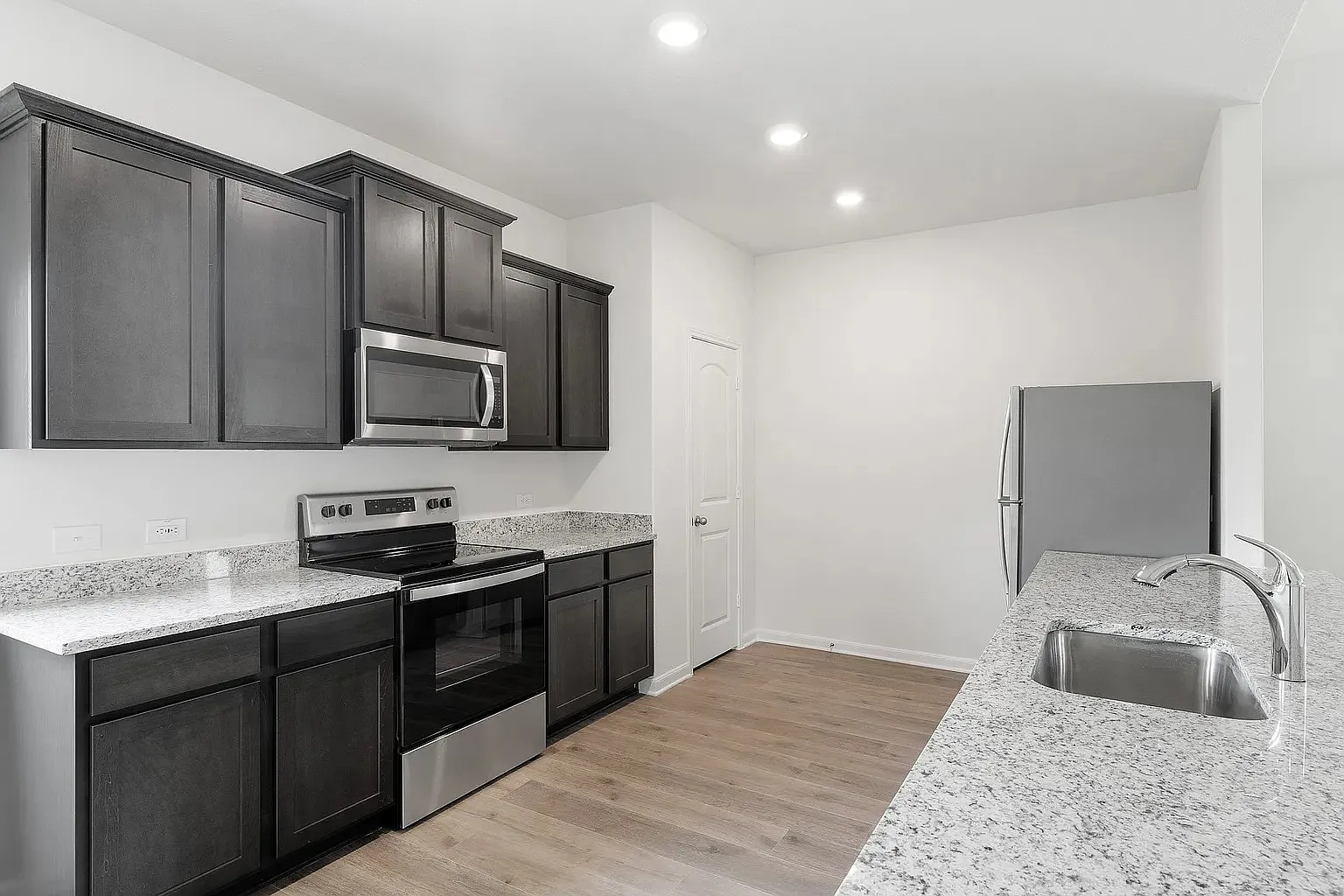 4 bed, 1724 sqft, $2,300 — Photo 3