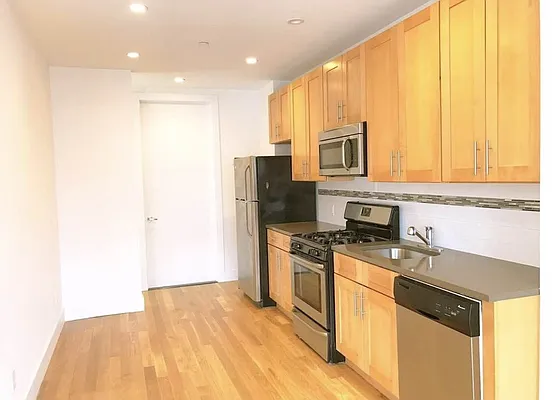 Rented by Rapid Realty Cobble Hill | media 10