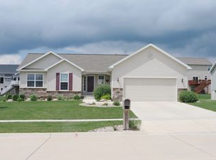 1811 Quail Run Ln, Cedar Falls, IA 50613
