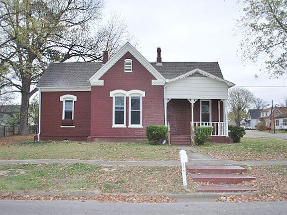 2nd image of 221 S Elm St