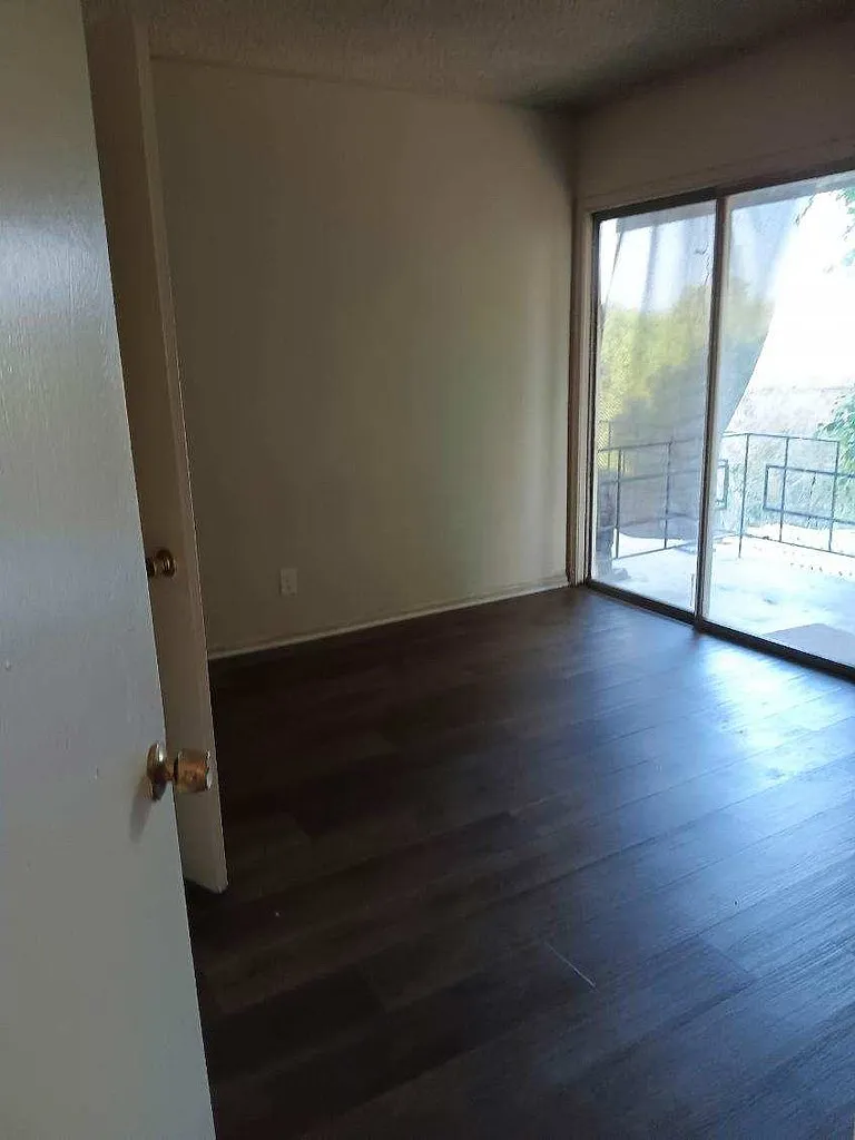 2 bed, 1.5 bath, 700 sqft, $2,000 — Photo 4