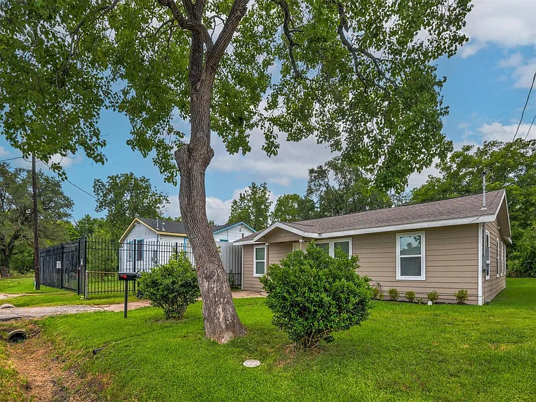 7815 Jester St — Photo 2