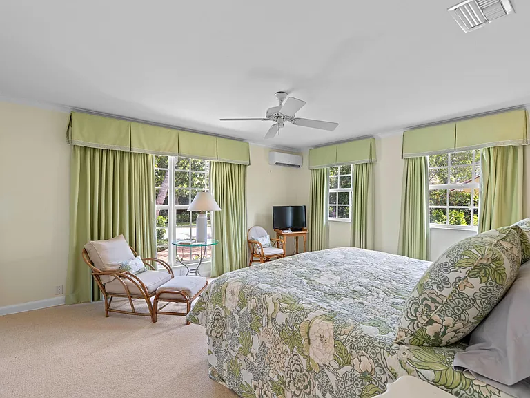 1554 N Ocean Way — Photo 17