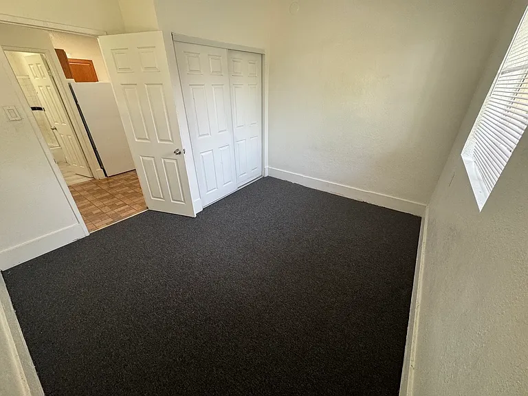 127 N Burlington Ave #C — Photo 8