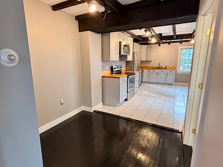 11-13 Elm St #11 — Photo 7