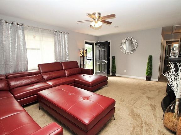 3rd image of 104 W Beech Ave