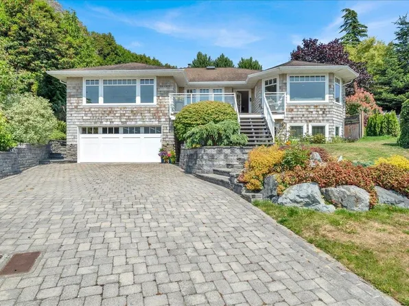 16063 8th Ave, Surrey, BC V4A 1A1