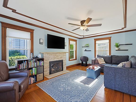 4th image of 44 Lincoln Ave