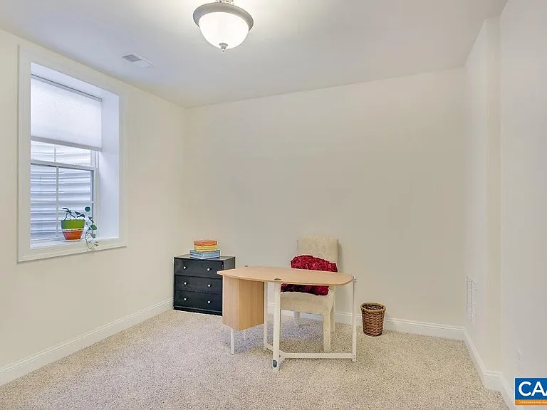 980 Belvedere Way — Photo 17
