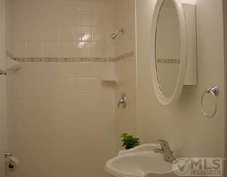 5th image of 12381 SE Lantana Ave