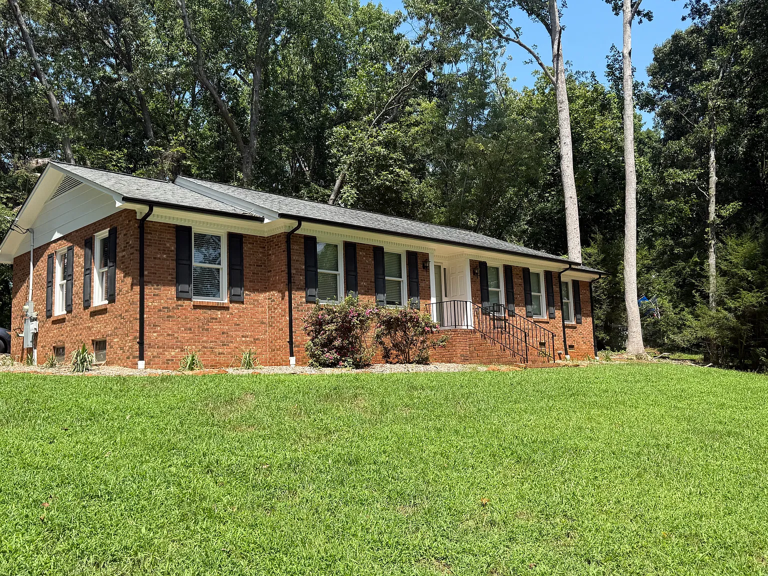 3 bed, 1588 sqft, $2,250 — Photo 2