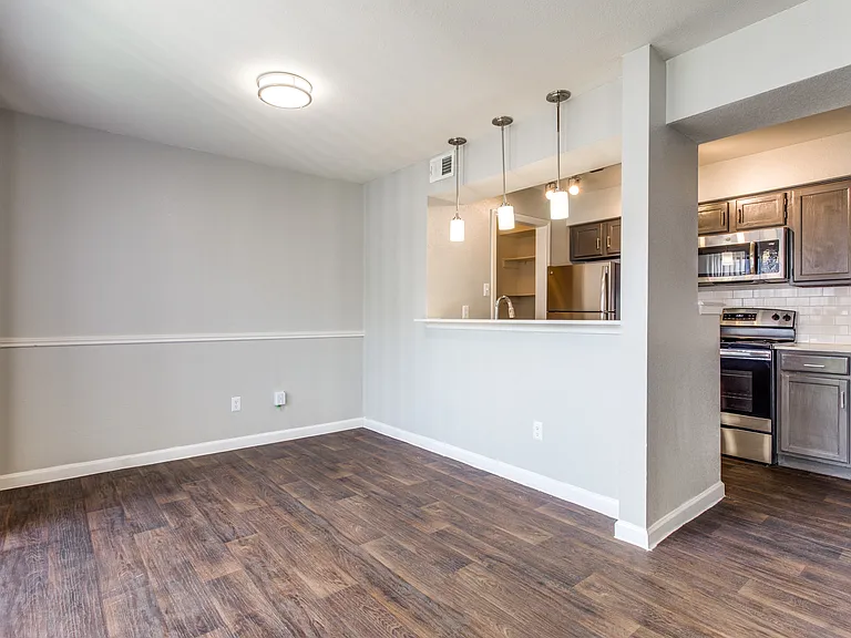 Maxwell Apartments — Photo 38