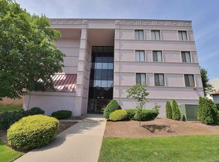 200 Paterson Ave #13, East Rutherford, NJ 07073