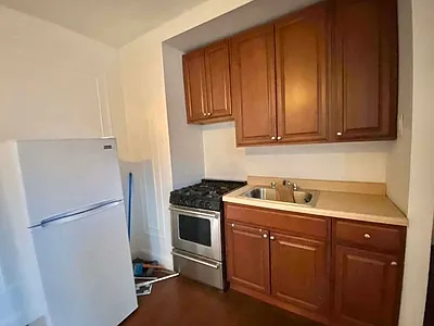 Studio, 700 sqft, $2,050 — Photo 3