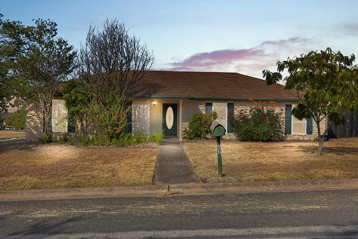 4 bed, 2.0 bath, 1763 sqft, $2,100 — Photo 1