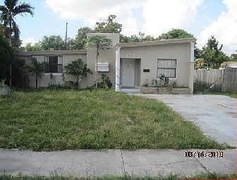 2nd image of 820 NE 128th St