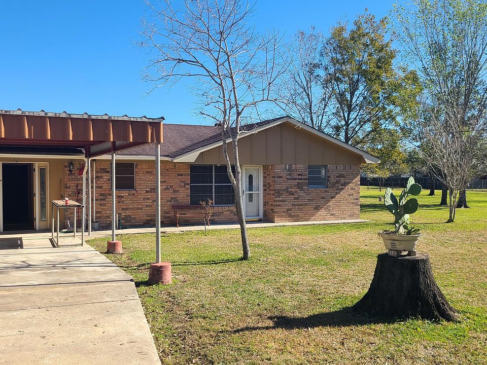 1st image of 2100 Hillebrandt Acres