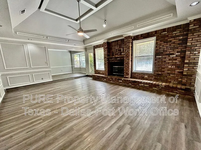 3 bed, 2.0 bath, 1627 sqft, $2,200 — Photo 3