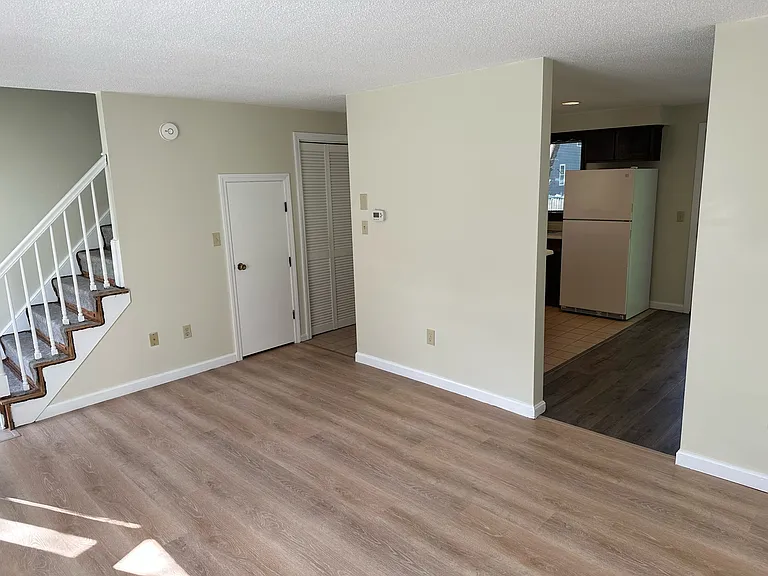 65 Lambert St #12 — Photo 14