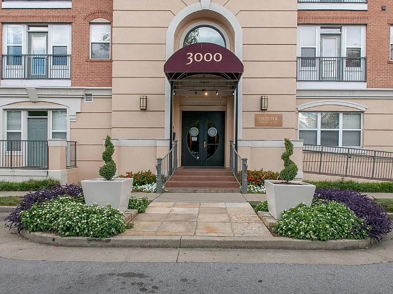 3000 Vanderbilt Pl #324 — Photo 2
