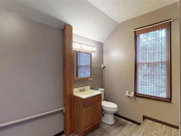 3213 Broadway Ave — Photo 15