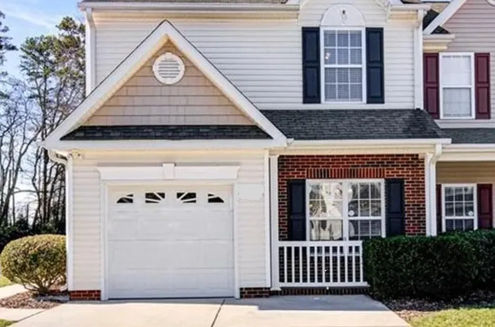 3 bed, 2.5 bath, 1792 sqft, $1,950 — Photo 2