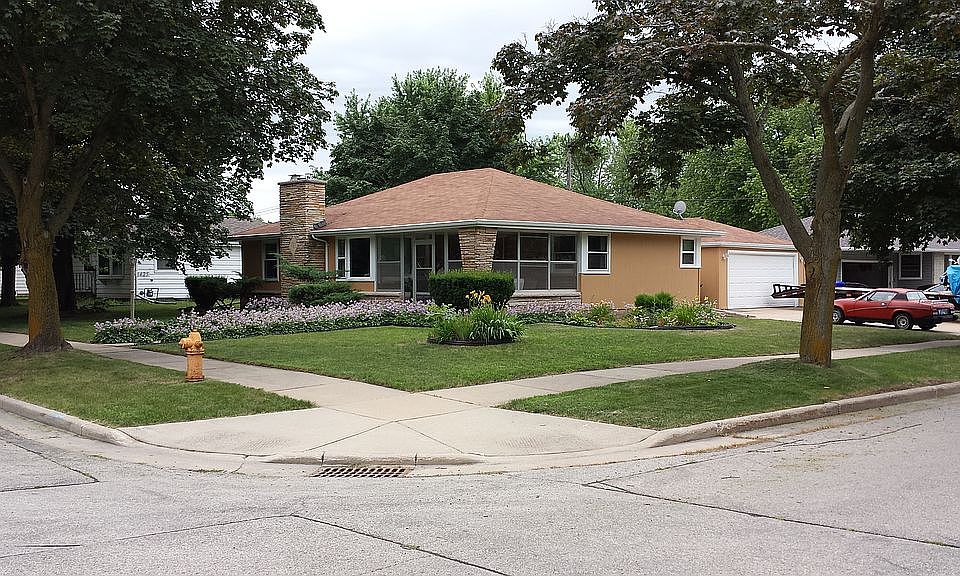 Nicholas/Brewster corner