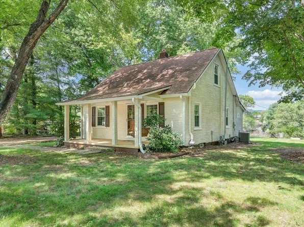 1209 Bishop Rd, Blacksburg, VA 24060