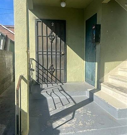 2nd image of 839 E 87th Pl #10975030