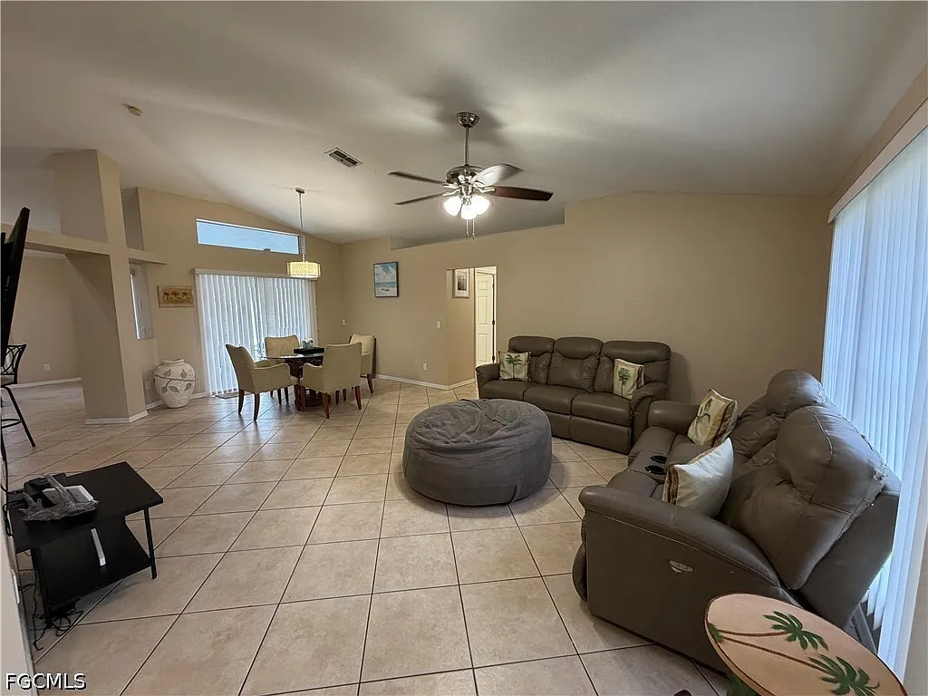 3 bed, 2.0 bath, 1778 sqft, $2,895 — Photo 4