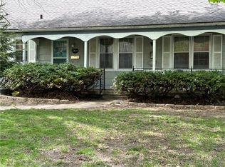 7304 Booth St, Prairie Village, KS 66208