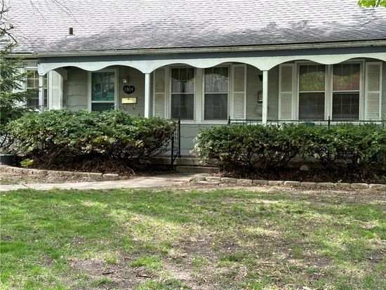 7304 Booth St, Prairie Village, KS 66208
