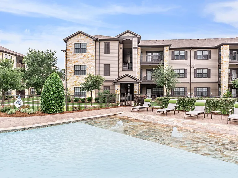 Willow Creek Apartments — Photo 10