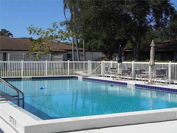 5th image of 3516 N Village Ct #225