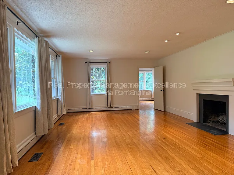 620 Carr St — Photo 5