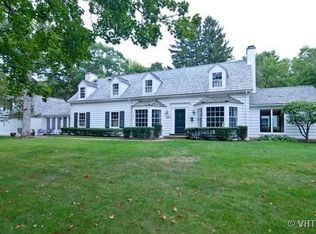 345 E Sheridan Pl, Lake Bluff, IL 60044