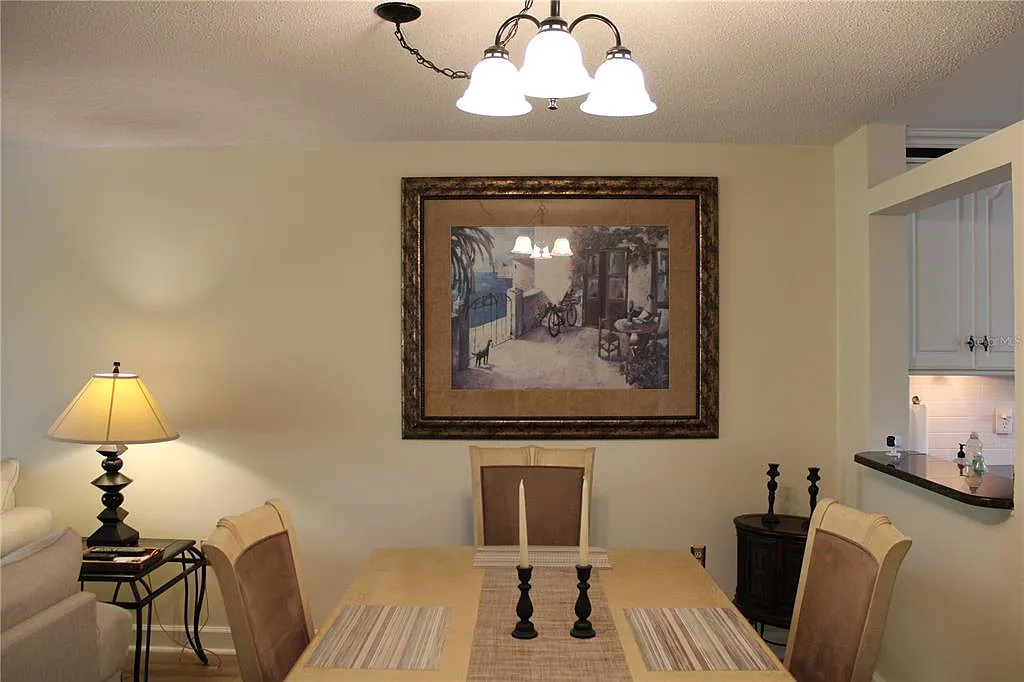2 bed, 2.0 bath, 1408 sqft, $3,200 — Photo 4