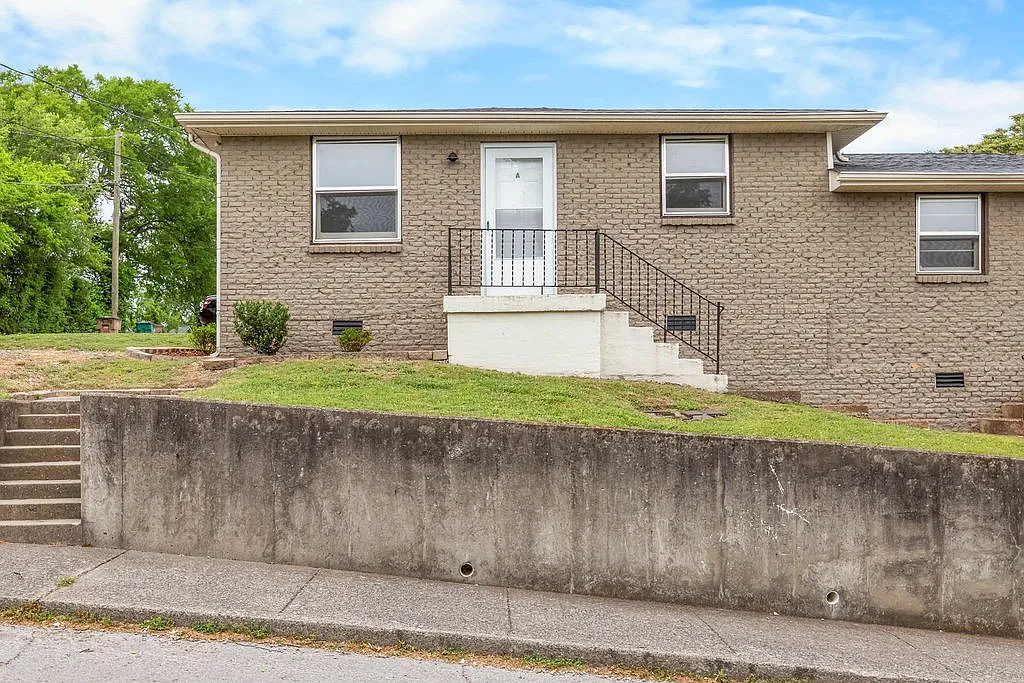 2 bed, 663 sqft, $1,700 — Photo 2