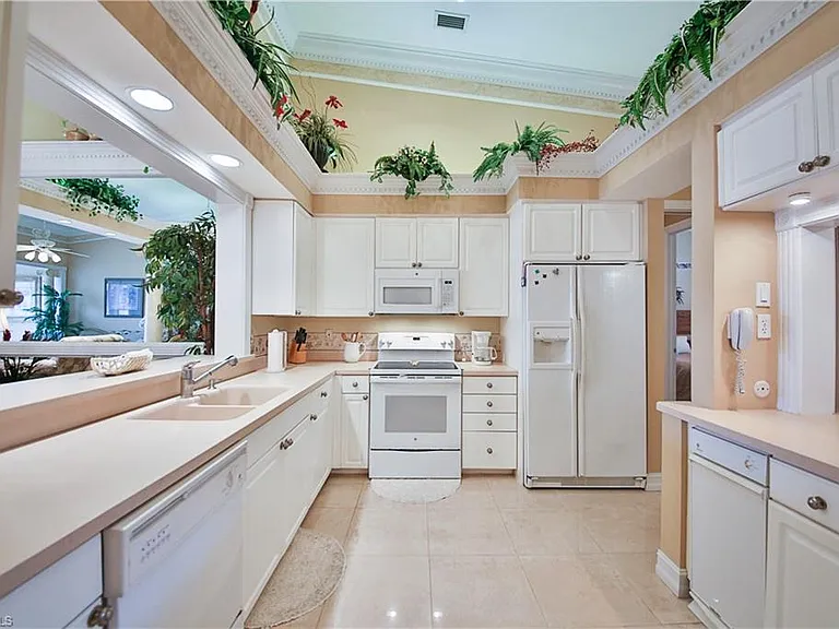 837 Sailaway Ln #202 — Photo 9