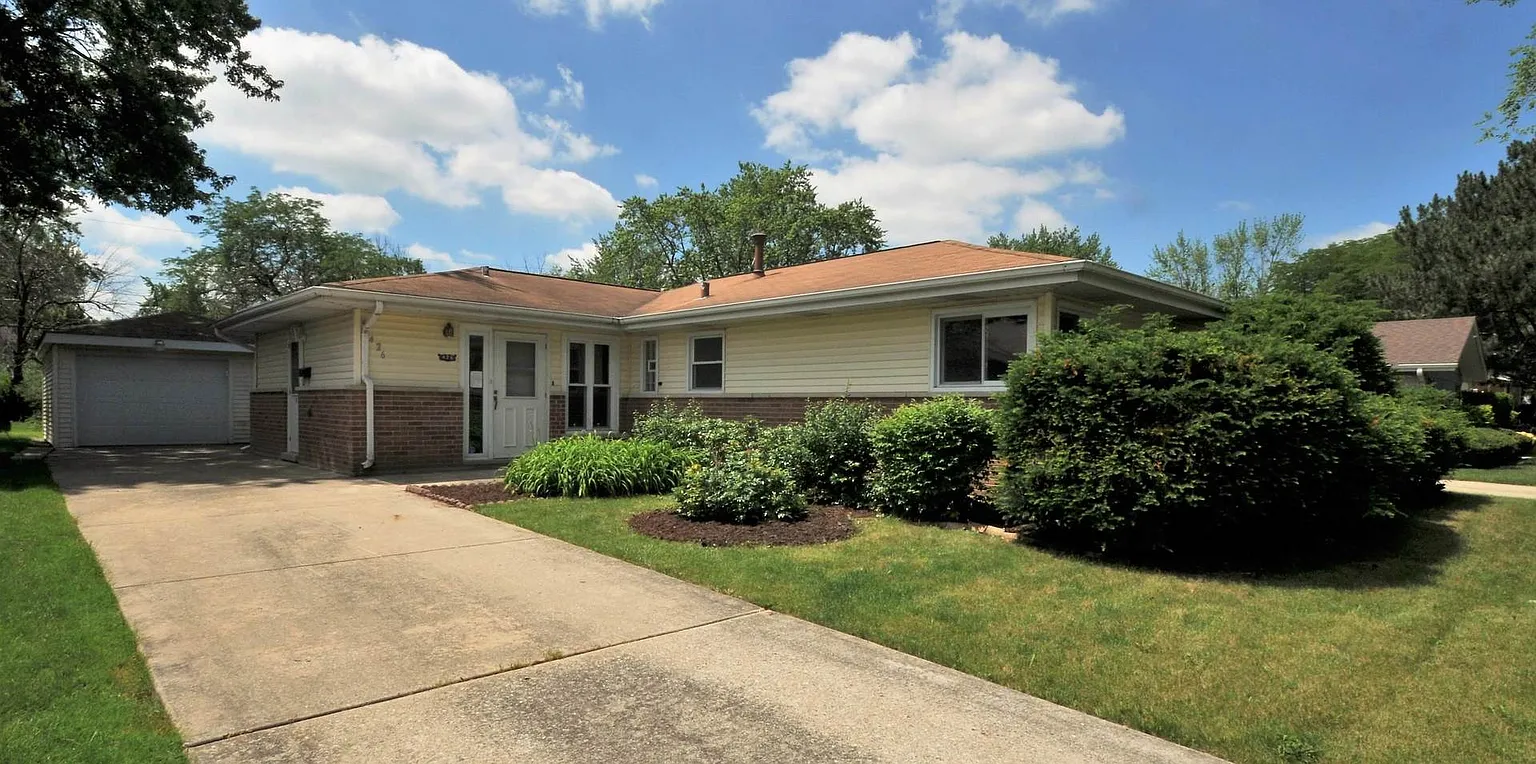 426 Springfield St photo 1