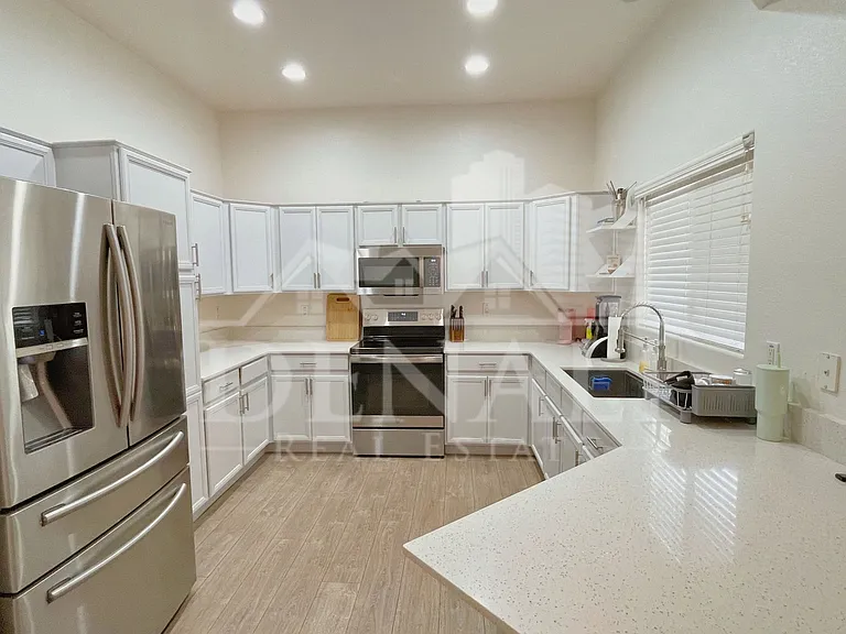 8144 W Beck Ln — Photo 10