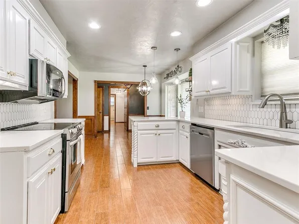 1724 Indian Creek Dr, Tuttle, OK 73089