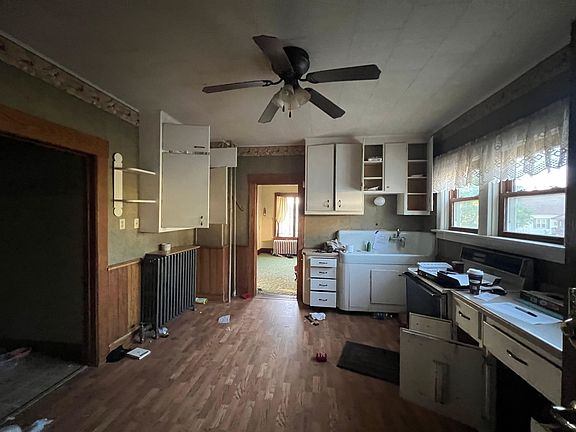 5th image of 226 E Main St
