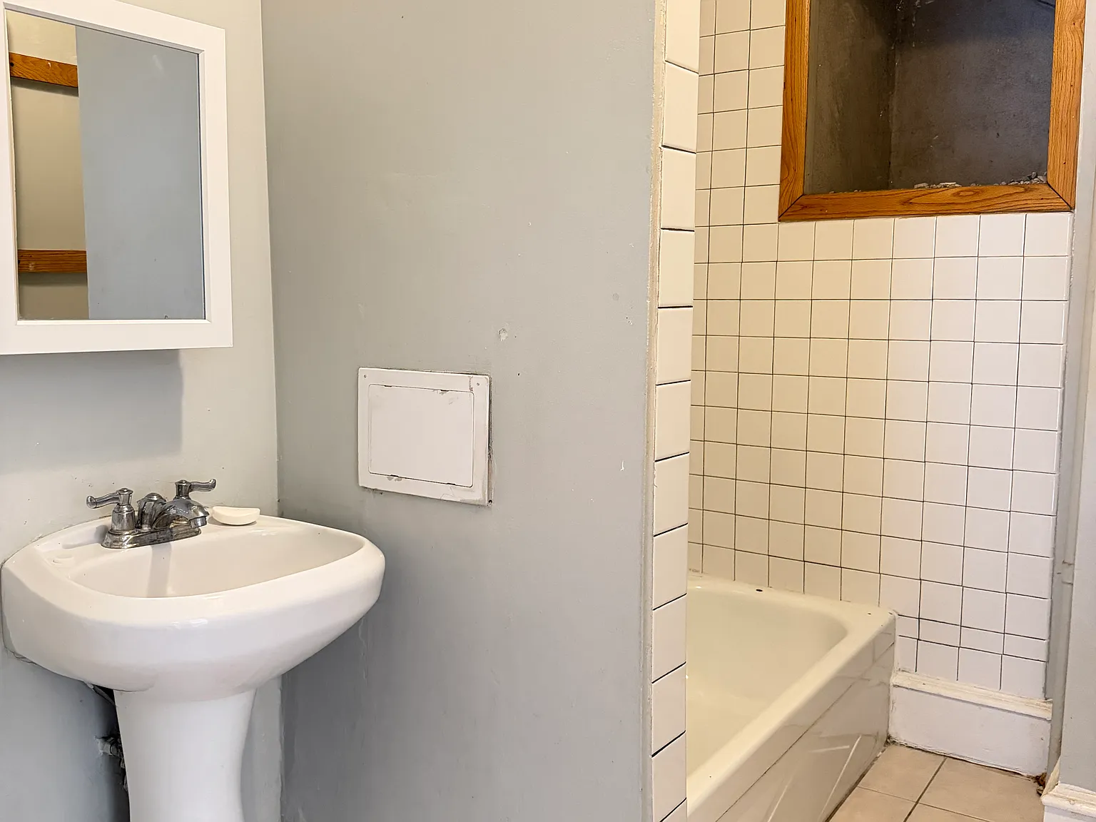 2715 Hennepin Ave S — Photo 3