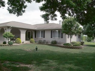 220 Hickory Point Ct, Forsyth, IL 62535