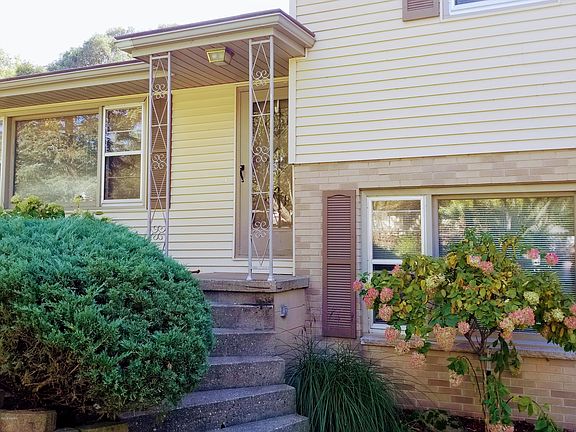 2nd image of 3036 Thresa Dr