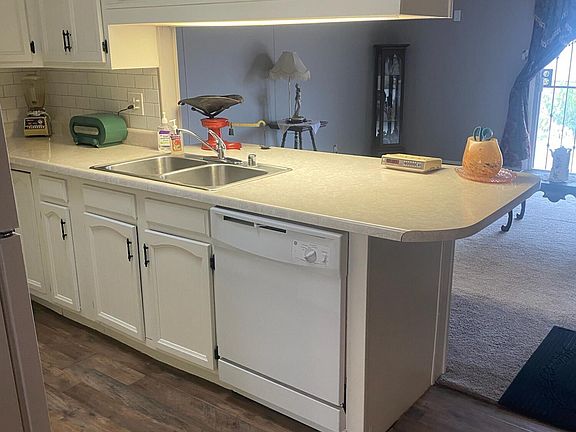 4th image of 5716 Squires Ct