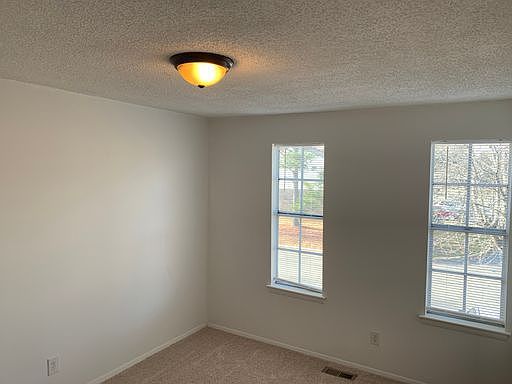5th image of 318 Bernie Ct